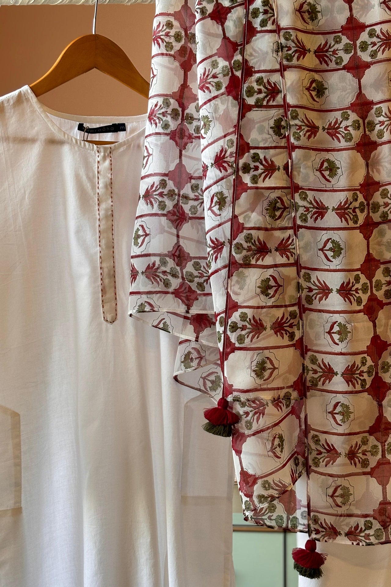 White Suit Set With Organza Printed Dupatta (Set Of Three)