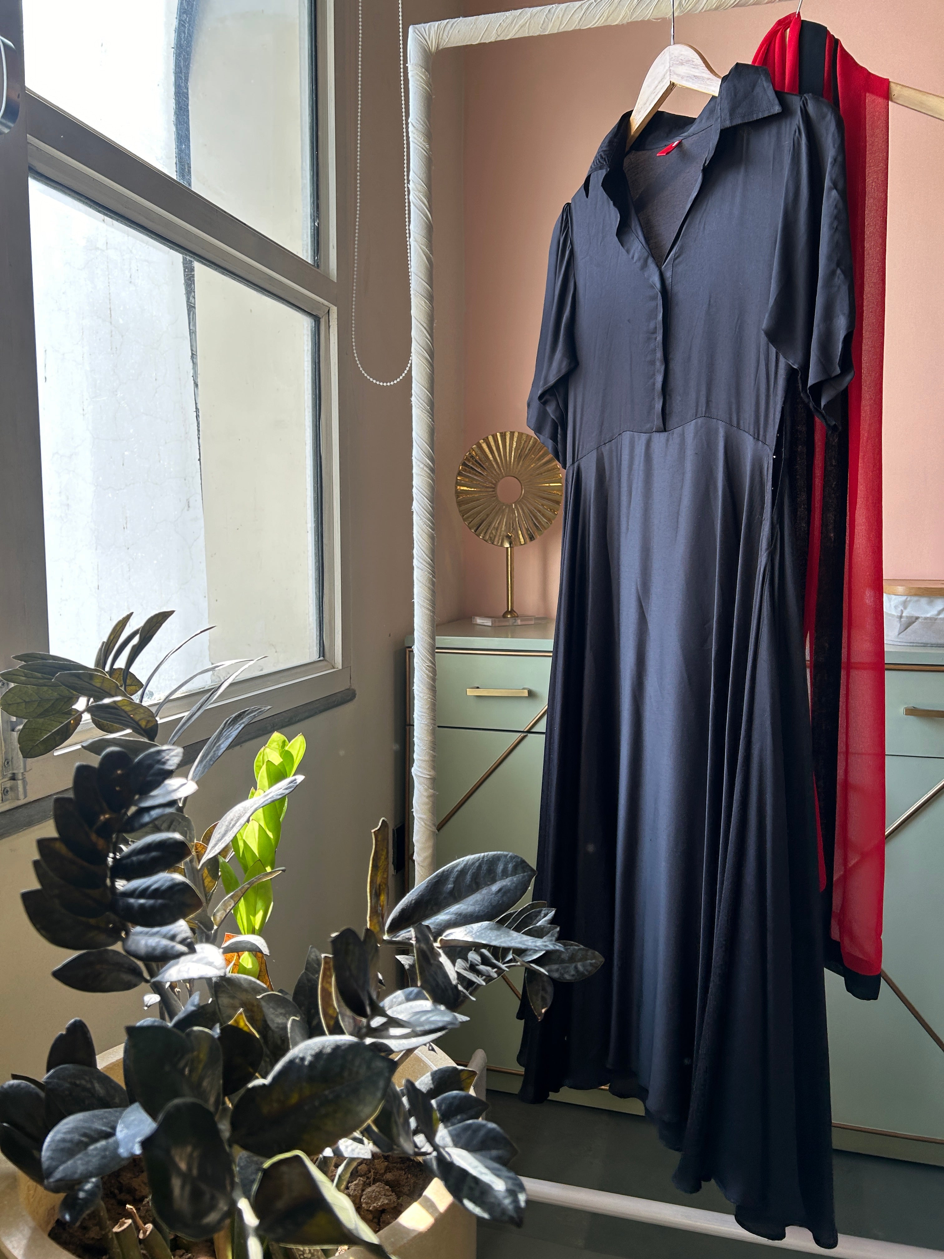 Black Solid Collared Flared Single Kurta With Red Dupatta (PL-151)