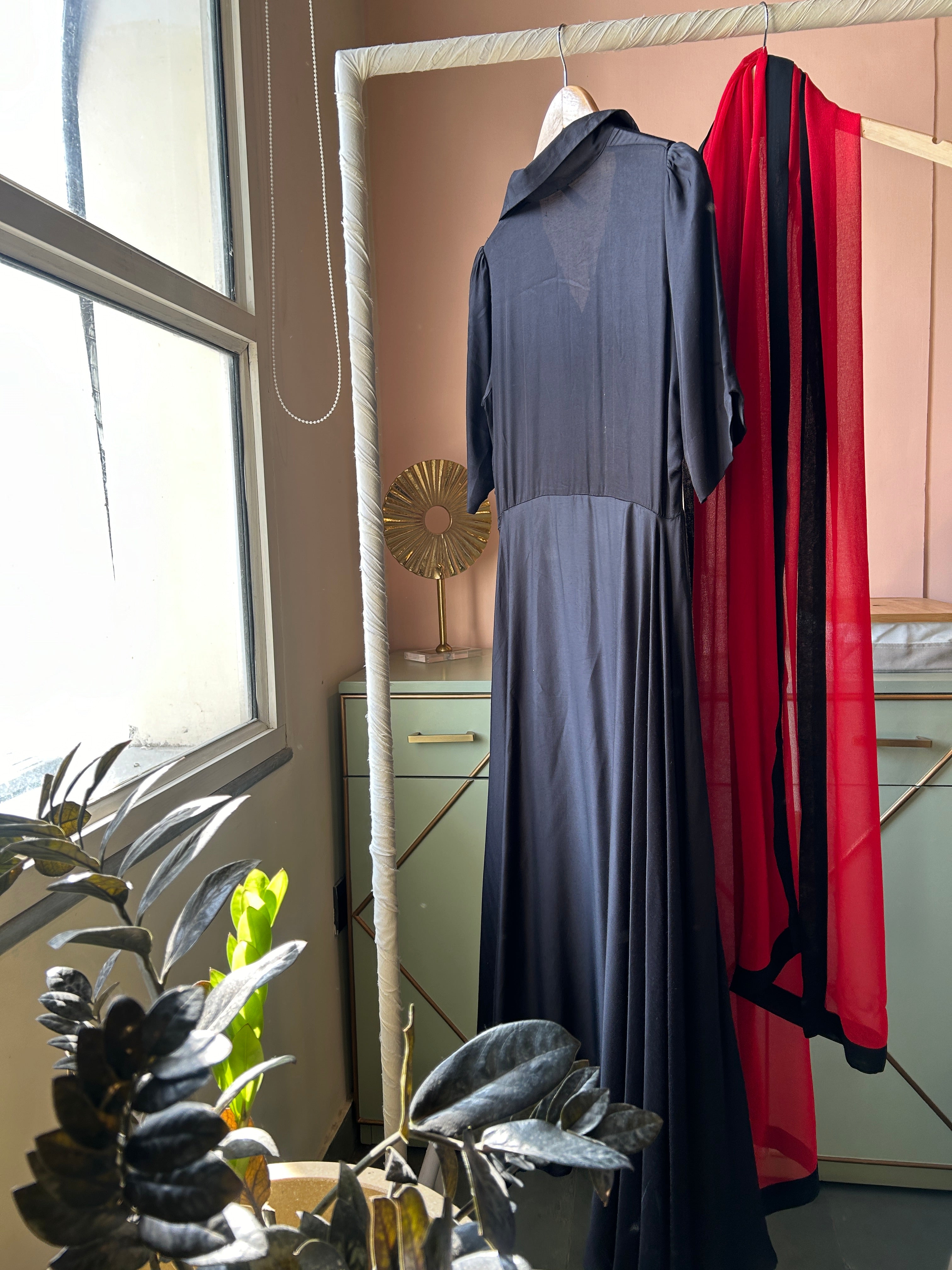 Black Solid Collared Flared Single Kurta With Red Dupatta (PL-151)